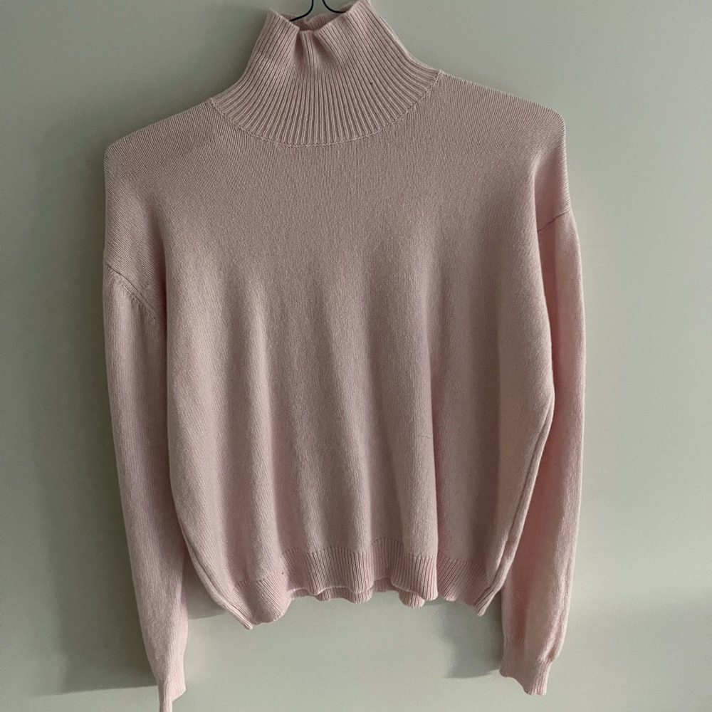 NWT Women’s pink turtle neck sweater